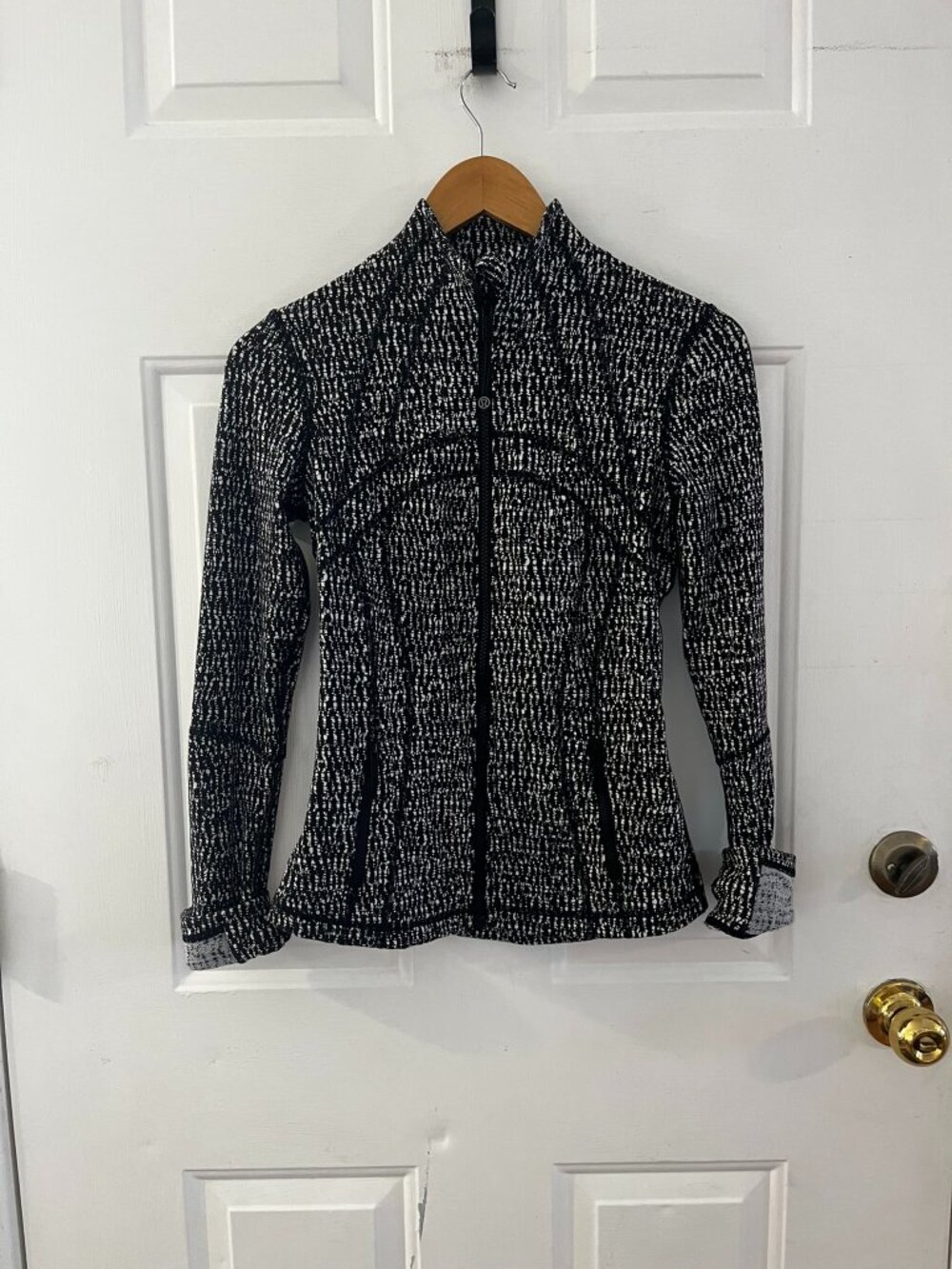 LuluLemon Woman's Define Luon Suited Jacquard Black-White Active Jacket Sz 4